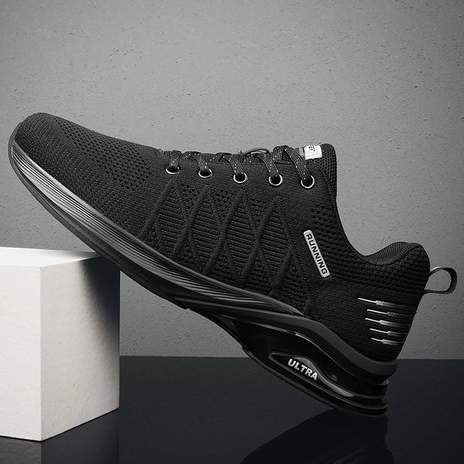 Men's Sports Running Shoes Fashion Sneakers Non-Slip Breathable Road Jogging Shoes Indoor Outdoor Fitness Running Trainers Outdoor Mesh Sports Tennis Shoes
